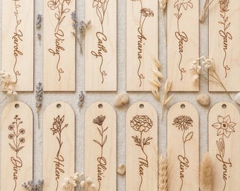 Segnalibro con nome e fiore del mese di nascita in formato SVG, file per taglio laser Glowforge Cricut, nome personalizzato, regalo per appassionati di libri (download digitale)