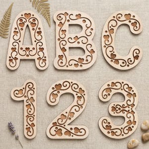 Alfabeto decorato a forma di cuore con vortice SVG DXF, file tagliato al laser Glowforge, Silhouette Cricut, lettere e numeri Flourish dalla A alla Z, decorazione da parete per cameretta dei bambini con nome