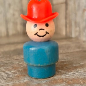 Vintage 1966 Fisher-Price #663 Little People Play Family Wood Red Cowboy Hat