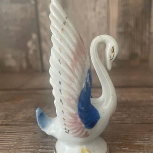 Vintage porcelain swan figurine with gold details - Made in Japan