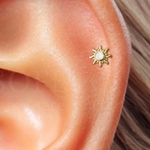 18G Tiny Diamond Sun Internally Threaded labret - Carrilage earrings - Tragus stud - Helix stud - Conch piercing - Flat back earring