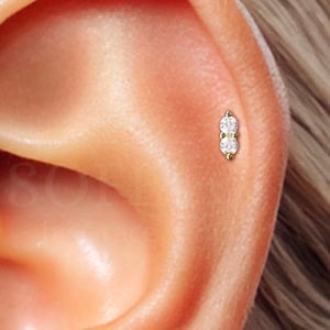 18G dubbele diamant labret met inwendig schroefdraad - kraakbeenoorbel - tragusknop - helix - schelpoorbel - kraakbeenknop - oorbel met platte achterkant