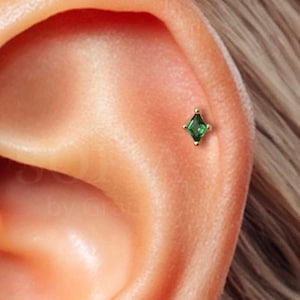 Pendientes de cartílago con rosca interna y esmeralda diminuta de 18 g, piercing para labio, piercing para hélix, piercing para trago, piercing para caracola, piercing con parte posterior plana