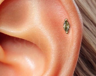 Sierlijke peridot-marquise labret: 18G sterlingzilveren helixoorbel
