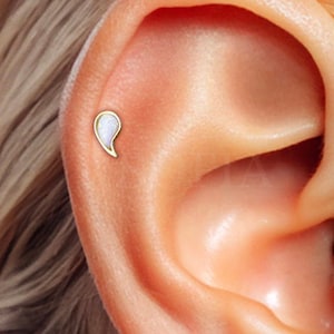 18G Tiny White Fire Opal Internally Threaded Labret - Cartilage earrings - Helix Stud - Tragus Stud - Conch Piercing - Flat Back Earring