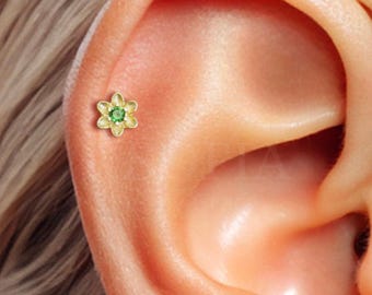 18G Emerald Daisy Labret: Srebrny kolczyk do chrząstki z kwiatem