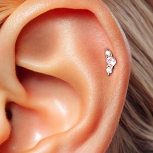 Pendientes de labio con rosca interna y trepador de color rosa delicado de 18 g, cartílago, hélice, trago, caracola, parte posterior plana