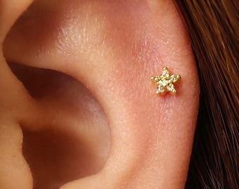 18G Peridot Flower Internally Threaded Labret - Cartilage Earring - Tragus Stud - Helix Stud - Conch - Minimalist - Flat Back Earring