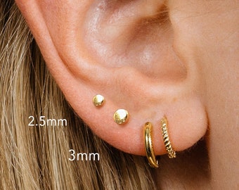 18G Tiny Disc Internally Threaded Labret - Cartilage earring - Tiny Earring - Tragus - Helix - Conch - Flat Back Earring - Minimalist