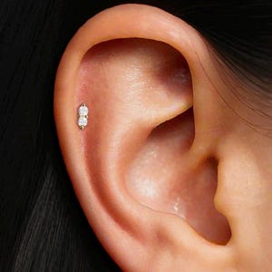 Pendiente de plata de ley con doble diamante de 18 g para labio, hélix y trago