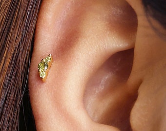 18G Dainty Peridot Climber Internally Threaded Labret - Tragus Earrings - Helix - Cartilage Earrings - Flat Back Earring - Minimalist