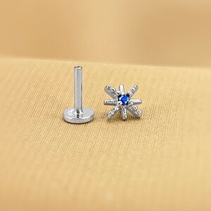 18G Sapphire Star Internally Threaded Labret Piercing Cartilage Earring Helix Tragus Piercing Flat Back Earring Minimalist zdjęcie 4