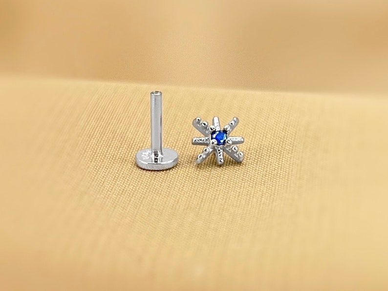 18G Sapphire Star Internally Threaded Labret Piercing Cartilage Earring Helix Tragus Piercing Flat Back Earring Minimalist zdjęcie 4