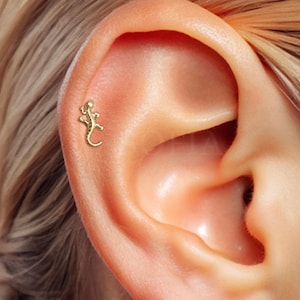 18G Gacko Lizard Internall Threaded Labret - Cartilage earring - Tragus earring - Helix stud - Conch - Cute stud earrings - Flat back labret