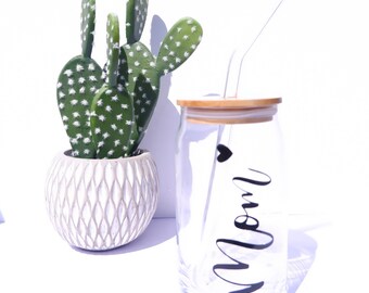 Mom w/ Heart Glass Tumbler: 16oz Libbey Cup with Bamboo Lid & Glass Straw