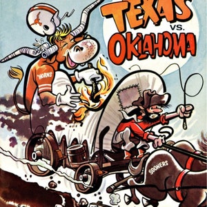 Peut inclure: Une illustration de dessin anim&eacute; vintage d'un mascotte Texas Longhorn tirant un chariot avec un cow-boy et un cheval. Le chariot est &eacute;tiquet&eacute; "Cotton Bowl Big D". Le texte "Texas vs. Oklahoma" est en grandes lettres audacieuses en haut de l'image.