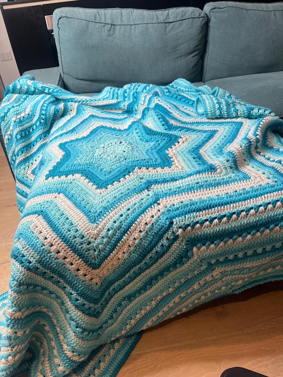 Queen-Size-Häkelstern-Decke - Einzigartiger handgemachter Überwurf - Virale 6-Tage-Sterndecke - Bunte Tagesdecke - Versandfertiges Geschenk