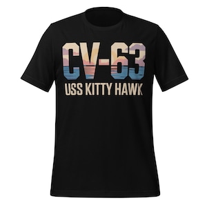 USSキティホークCV-63航空母艦Tシャツ、海軍退役軍人グラフィックTシャツ、船員へのミリタリーギフト、愛国心あふれるアパレル、海軍再会シャツ