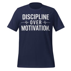 Discipline Over Motivation T-Shirt | Mindset Gym Shirt für Fitness Trainer Unternehmer Heber | Workout-Hustle Mentalität Tee