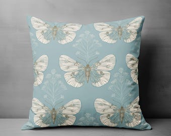 Coussin décoratif papillon bleu, douce housse de coussin botanique, décoration de ferme côtière, coussin neutre bleu clair, décoration minimaliste pour la maison