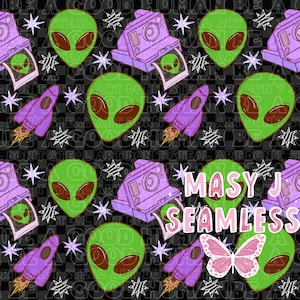 Op de afbeelding: Naadloos patroon met groene alienkoppen, paarse raketten en camera's met alienfoto's. Het ontwerp bevat een roze vlinder en de tekst "MASY J SEAMLESS" op een zwart-grijze geblokte achtergrond. De woorden "DON'T STEAL ART" zijn ook zichtbaar.