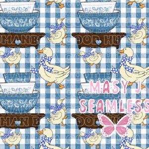Puede incluir: Patrón sin costuras con cuencos azules y blancos, estantes marrones y patos de dibujos animados con lazos de lunares azules, sobre un fondo de cuadros vichy azules y blancos. También es visible el texto "MASY J SEAMLESS".