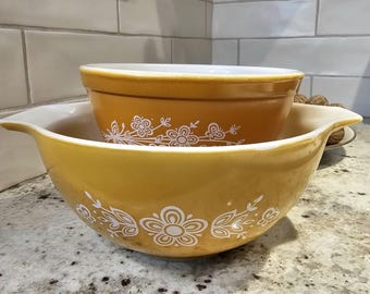 PYREX Butterfly Gold Cinderella Mixing Bowls Set of two