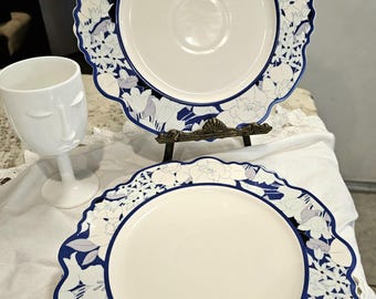 Anthropologie Speiseteller Florales Blaues und Weißes Steingut Ausgebogte Kanten Set4