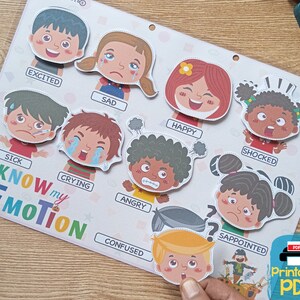 Peut inclure: Un tableau &eacute;ducatif color&eacute; avec des visages de dessins anim&eacute;s repr&eacute;sentant diff&eacute;rentes &eacute;motions, notamment le bonheur, la tristesse, la col&egrave;re, la maladie, l'excitation, les pleurs, le choc, la confusion et la d&eacute;ception. Le tableau est intitul&eacute; "KNOW my EMOTION".