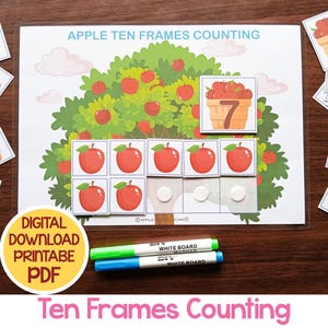 Puede incluir: Una hoja de trabajo imprimible para que los niños aprendan a contar con marcos de diez. La hoja de trabajo presenta un manzano con manzanas en cestas y marcos de diez. El texto "APPLE TEN FRAMES COUNTING" está en la parte superior de la hoja de trabajo. La hoja de trabajo está diseñada para usarse con marcadores de borrado en seco.