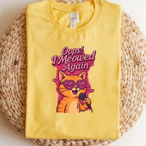 Ups! Koszulka I Meowed Again – Zabawny Śpiewający Kot – Koszulka Y2K Retro Style Cute Kitty – Prezent dla Miłośników Kotów z Parodią Popkultury