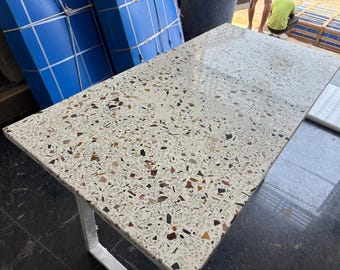 Moderne woonkamer terrazzo eettafel, aanrecht keukeneiland, 48 x 24 inch met witte poten: 30 hoog