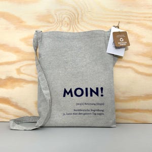 Handbedruckter Stoffbeutel, Einkaufstasche aus pre-recycelter Baumwolle mit Siebdruck bedruckt, Spruch "Moin", maritimes Design aus Hamburg