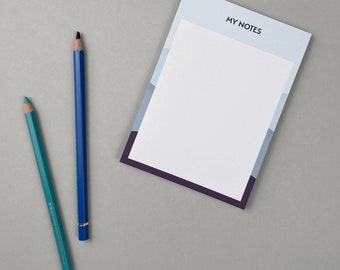 Bloc de notas de 50 hojas, impresión respetuosa con el medio ambiente, formato DIN A6, en blanco con marco en tonos azules, bloc de papel reciclado para arrancar, pegado en la parte superior.