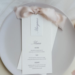 Menu Mariage Chic avec Marque-Place – Papier Texturé, Ruban Satin et Couleurs Personnalisables