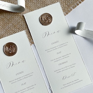 Menu pour mariage fait-main avec sceaux de cire papillons - Papeterie fine art aux bords frangés