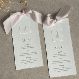 Menu de Mariage avec Marque-Place Personnalisé – Bord Déchiré à la Main et Ruban Satin Élégant