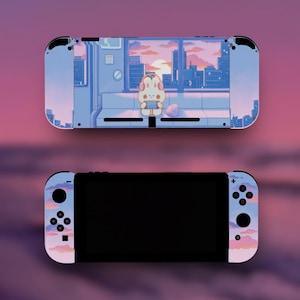 Op de afbeelding: Een Nintendo Switch-console met een aangepaste skin met een cartoonkonijn met een koptelefoon, tegen een stadsgezicht. De skin heeft een pastel kleurenschema met roze, blauwe en paarse tinten. De tekst "COONCOON.GAMINGSTUDIO 2025." staat onderaan.