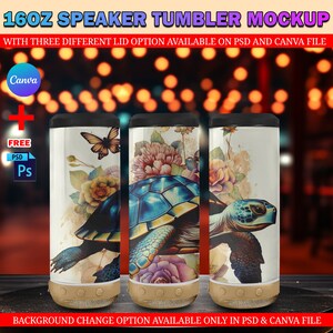 Puede incluir: Tres vasos de altavoz de 16 oz con diferentes dise&ntilde;os que presentan una tortuga y flores. Los vasos tienen una base dorada y una tapa negra. El fondo est&aacute; desenfocado y muestra un efecto bokeh de luces c&aacute;lidas.