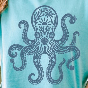Kustbläckfisk PNG, sublimering av naturen inom stranden, grafik med tropiskt havsliv, boho marina djurkonst, sommarhavsdesign