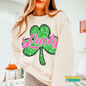Lucky Shamrock PNG Sublimação, Design de camisa do Dia de São Patrício, Clip Art de trevo brilhante, Gráfico irlandês moderno para impressão, Download digital