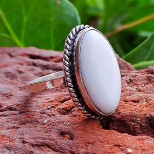 Weißer Achat Ring, Brautring, Weißer Stein Ring, Edelstein Ring, Stapelbarer Solitär Ring, 925 Sterling Silber, oxidierter Ring, handgemachter Ring