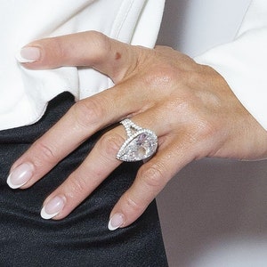 Beautiful Pear-shaped Diamond Engagement Ring Big Gemstone Ring Excellent Luxury Ring Promise Ring Antique Split Shank Ring Birthstone Ring