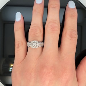 Vera Wang Love Collection Prachtige ronde briljantgeslepen diamanten halo verlovingsring in sterlingzilver elegante bruids set halve eeuwigheid ring