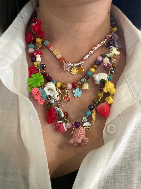 Collana primavera . Spring neclace. 8 marzo. Fiori a uncinetto