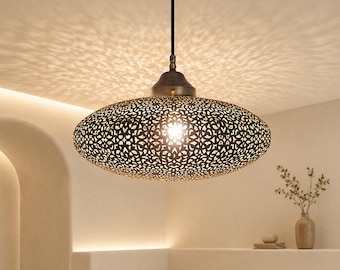 Lampada marocchina in ottone inciso - Lampada a sospensione orientale realizzata a mano - Lampada a sospensione vintage dorata - Lussuosa decorazione d'interni in stile boho