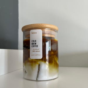 Candela al caffè freddo da 7 oz / Candela profumata al caffè freddo latte fatta a mano / Candela profumata al caffè con design a cubo di ghiaccio / Regalo per lei