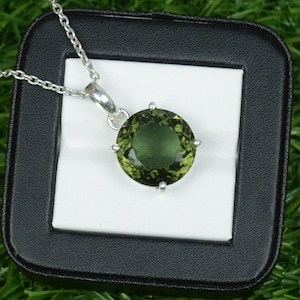 Minimalist Green Sapphire Necklace | 925 Sterling Silver Sapphire Pendant | Natural Green Sapphire Gemstone Jewelry | September Birthstone.