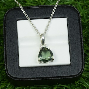 Minimalist Green Sapphire Necklace | Vintage Heart Gemstone Jewelry | Handmade Jewelry Necklace Sapphire | 925 Sterling Silver Sapphire.