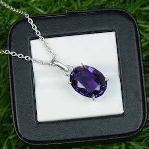 Beautiful Oval Alexandrite Necklace | Solid 925 Sterling Silver Alexandrite | Original Alexandrite Jewelry pendant | Wedding Gift Necklace.